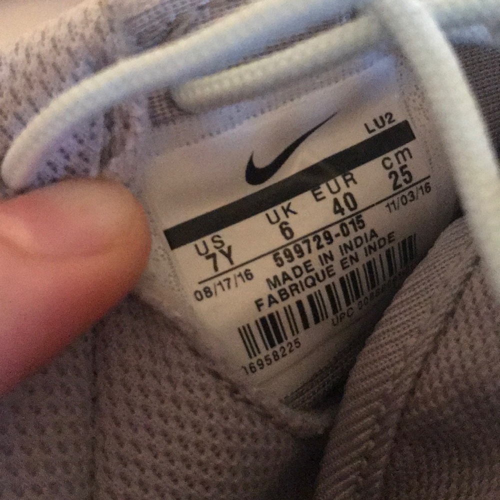 Nike Roche - Picture 8 of 8